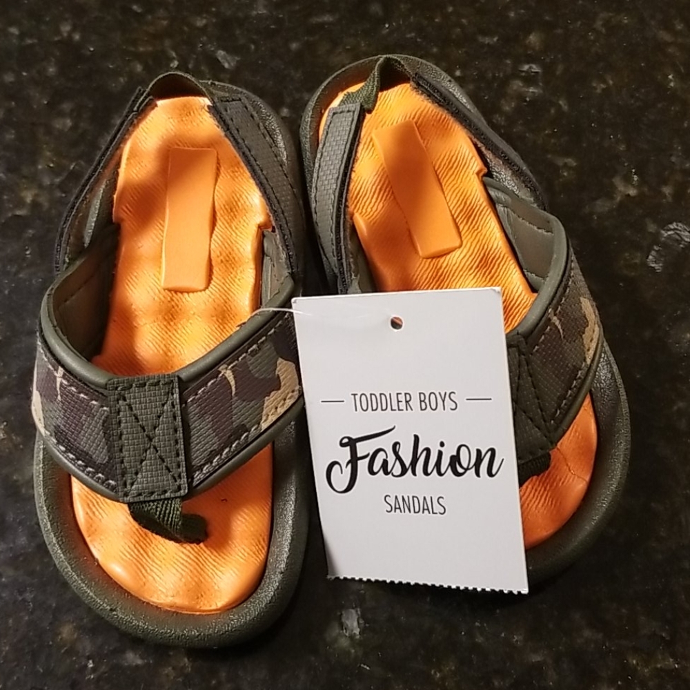Camo Toddler boys flip flops 5/6